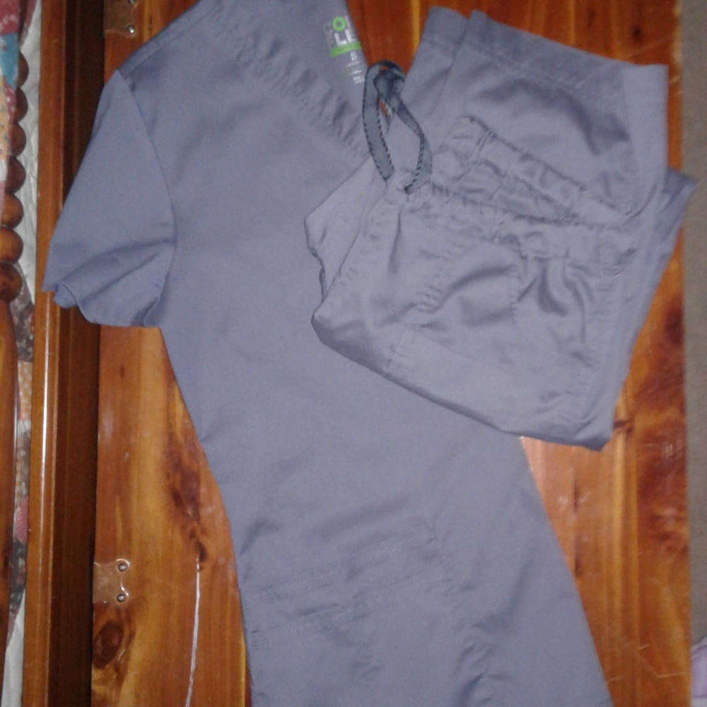 Uniform Advantage grey scrub set